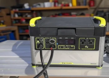 Goal Zero Yeti 1500X Solar Generator Kit